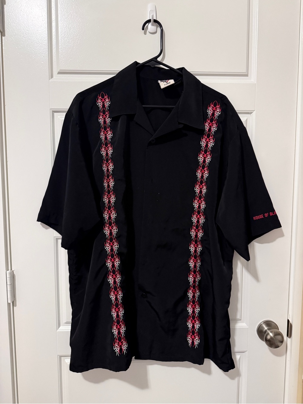 House of Blues Black Short-Sleeve Button-Down Shirt with Red Embroidered Stripes